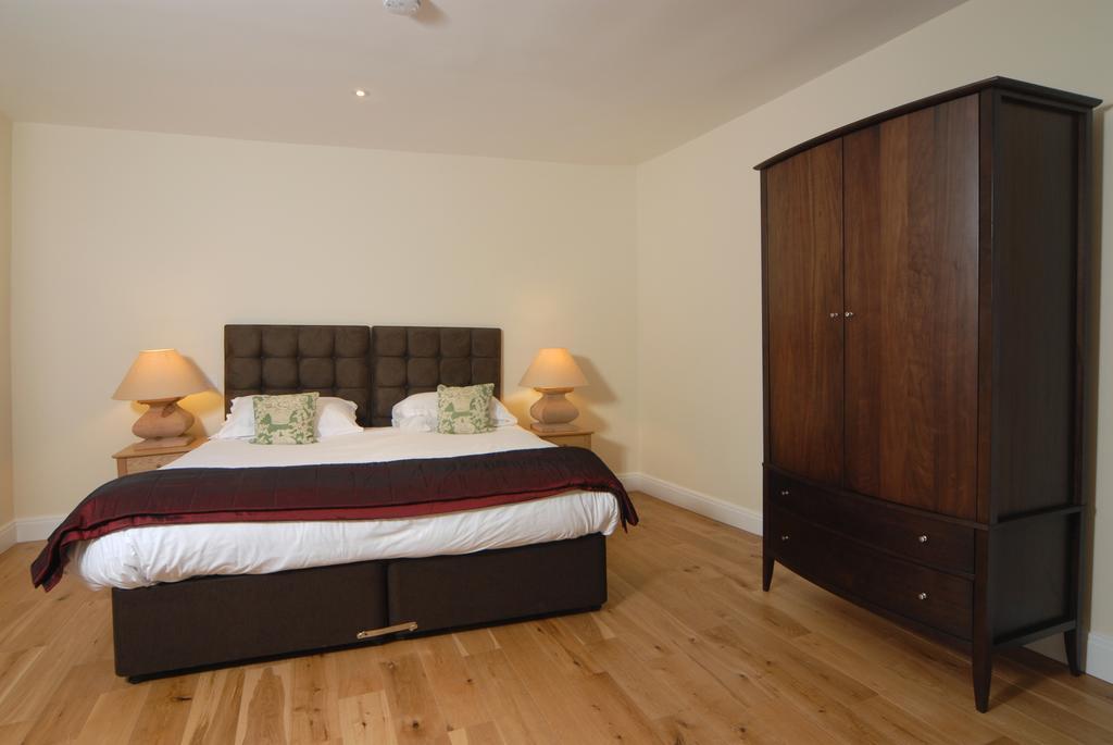 Unicorn Aparthotel Suites Stow-on-the-Wold Exterior photo